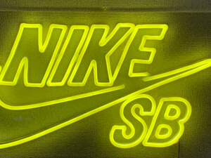 LEDネオン看板（ネオンサイン）アクリル板通常タイプ製作事例 NIKE SB 黄色
