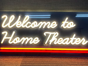 LEDネオンサイン看板製作事例　アクリル板通常タイプ Welcome to Home Theater