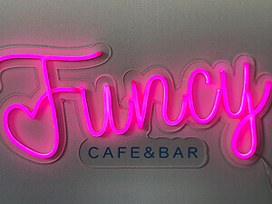LEDネオンサイン看板製作事例　アクリル板 カットタイプ Funcy CAFE＆BAR ピンク