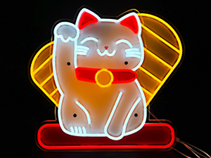 LEDネオンサイン看板製作事例　アクリル板3D　猫招き光る小判　UVシート
